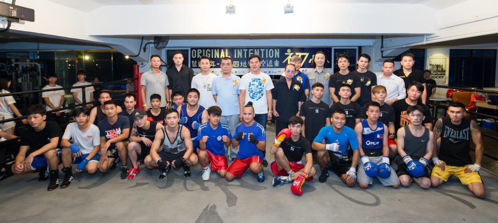 嘉賓及運動員合照(左五澳門市民聯合會施利亞會長，左六澳門特殊奧運會總監蕭宇康、左四澳門拳舍負責人張偉