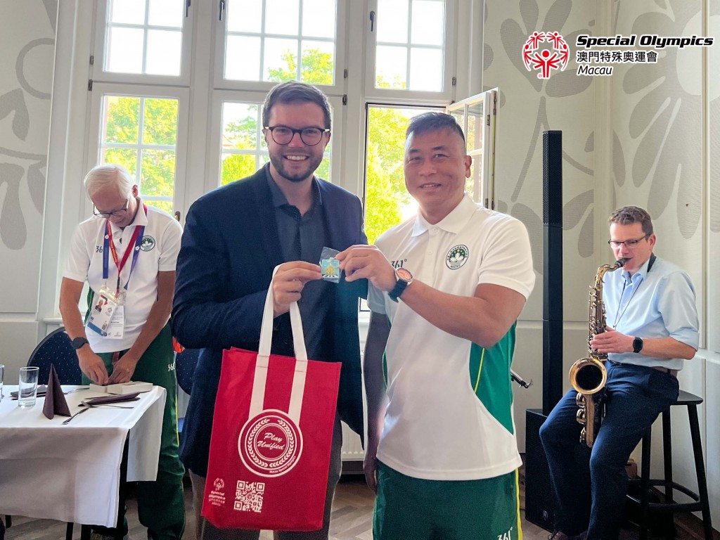 9d8038a5632dba9a23a1fdcf0b5ed0b9