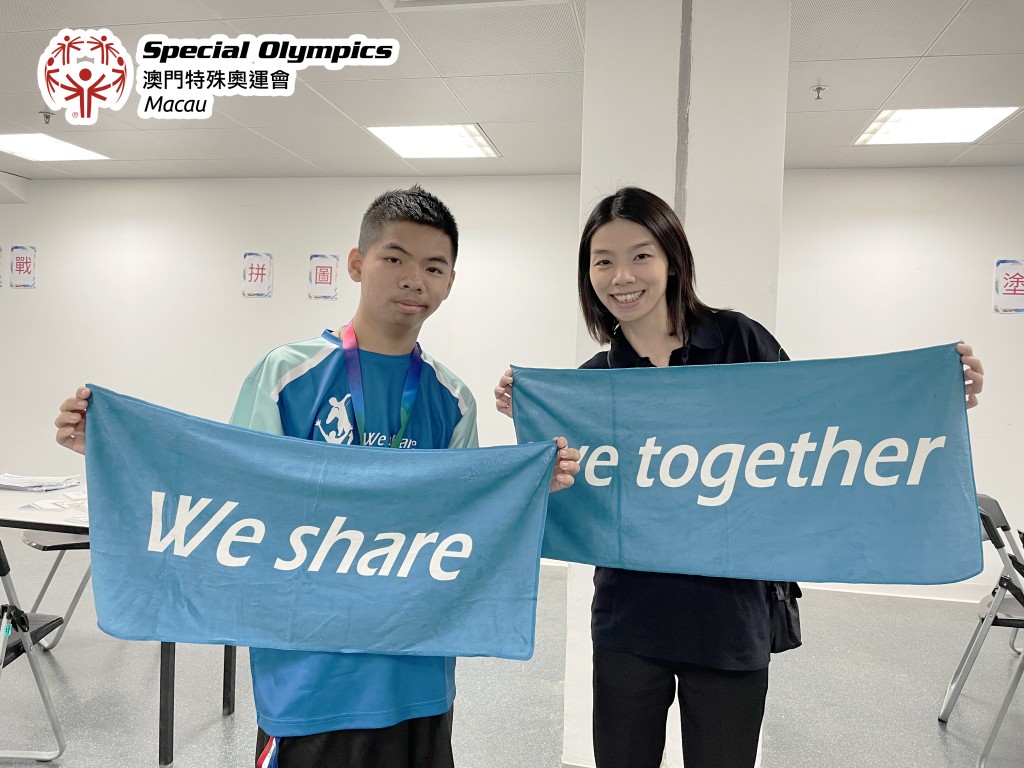 特奧學員與新濠義工合照