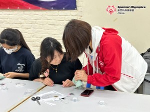 20240409-導師教授義工製作皮革