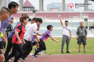 20241026-陳鍵先生為75攜手共融跑鳴槍